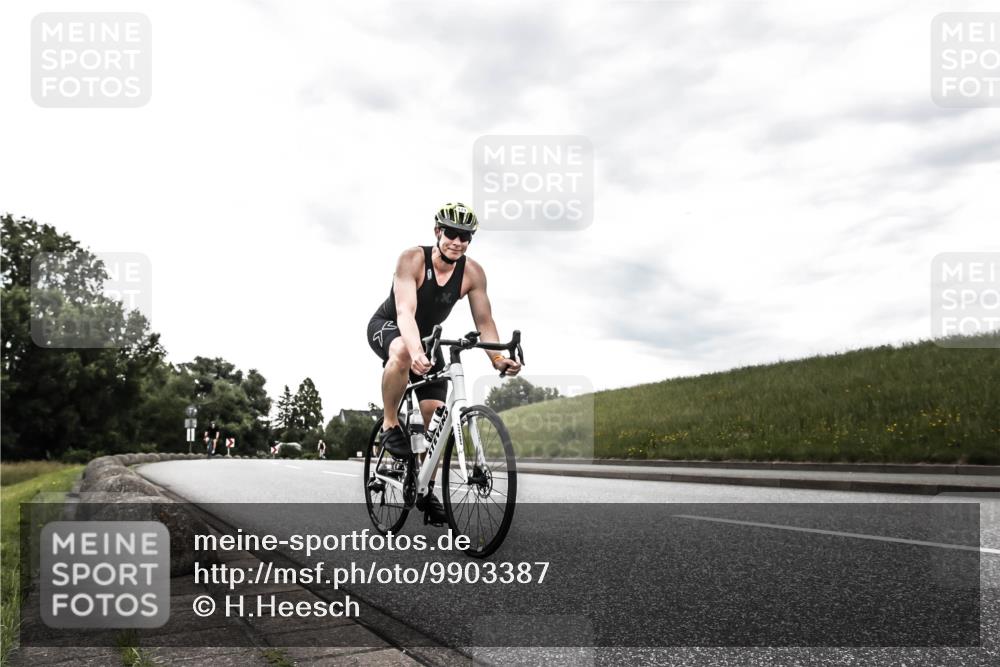 21.06.2026 - 29. Vierlanden-Triathlon H.Heesch http://msf.ph/oto/9903387 21.06.2026 10:08:33 Radfahren 67, 173, 358 meine-sportfotos.de