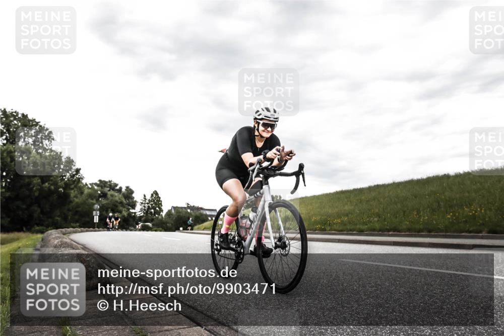 21.06.2026 - 29. Vierlanden-Triathlon H.Heesch http://msf.ph/oto/9903471 21.06.2026 10:10:24 Radfahren 255, 295 meine-sportfotos.de