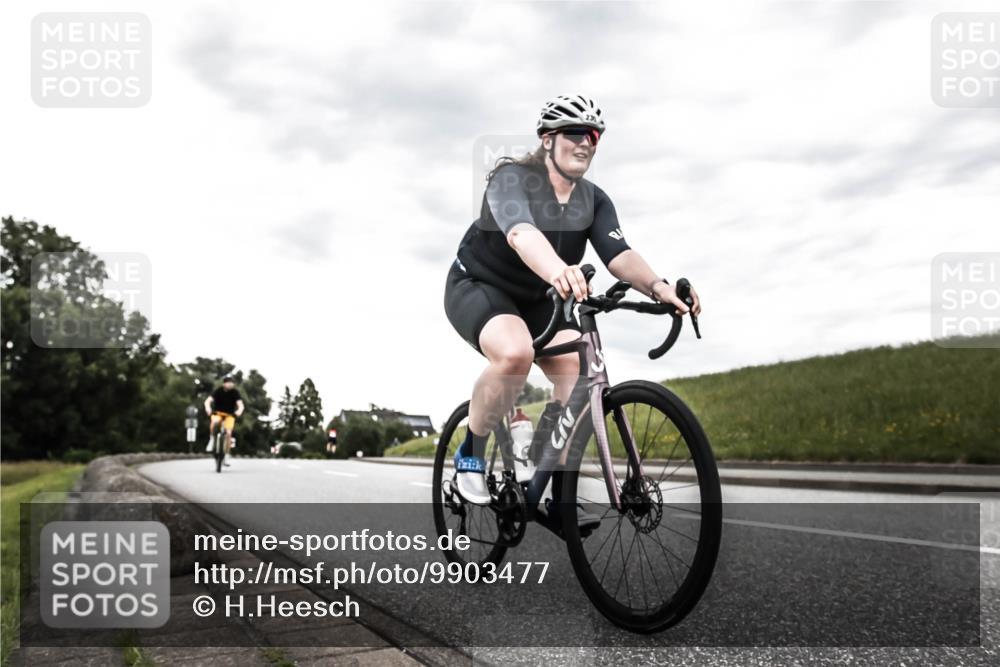 21.06.2026 - 29. Vierlanden-Triathlon H.Heesch http://msf.ph/oto/9903477 21.06.2026 10:10:29 Radfahren 230, 356 meine-sportfotos.de