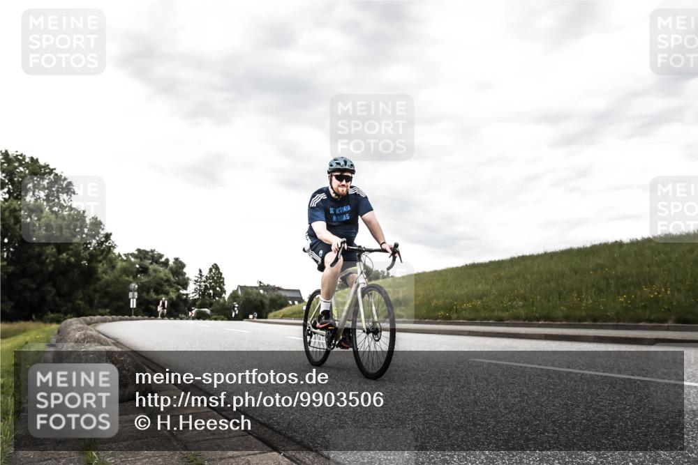 21.06.2026 - 29. Vierlanden-Triathlon H.Heesch http://msf.ph/oto/9903506 21.06.2026 10:11:21 Radfahren 325 meine-sportfotos.de