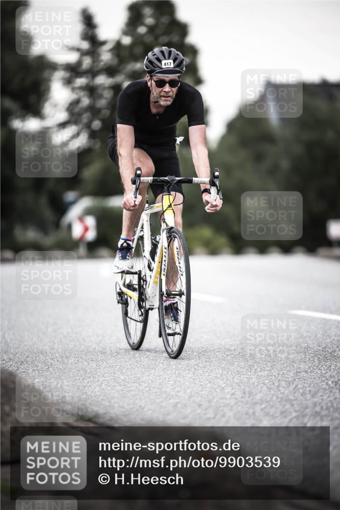 21.06.2026 - 29. Vierlanden-Triathlon H.Heesch http://msf.ph/oto/9903539 21.06.2026 10:16:35 Radfahren 32, 83, 101, 114, 392, 409, 417 meine-sportfotos.de