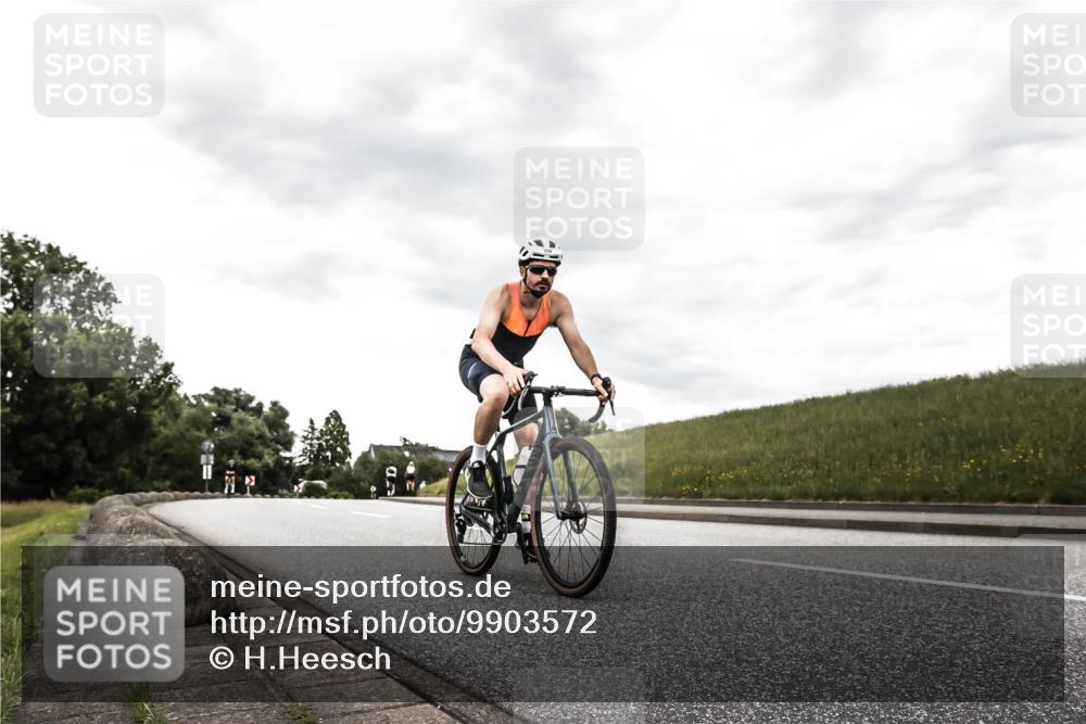 21.06.2026 - 29. Vierlanden-Triathlon H.Heesch http://msf.ph/oto/9903572 21.06.2026 10:12:20 Radfahren 96, 357, 359 meine-sportfotos.de