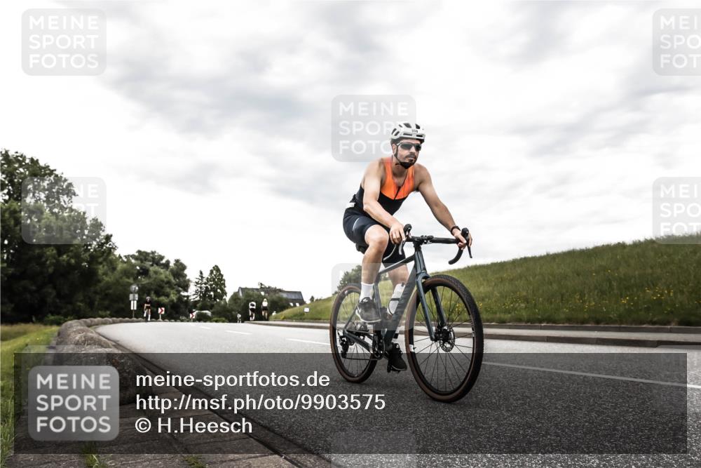 21.06.2026 - 29. Vierlanden-Triathlon H.Heesch http://msf.ph/oto/9903575 21.06.2026 10:12:20 Radfahren 96, 357, 359 meine-sportfotos.de