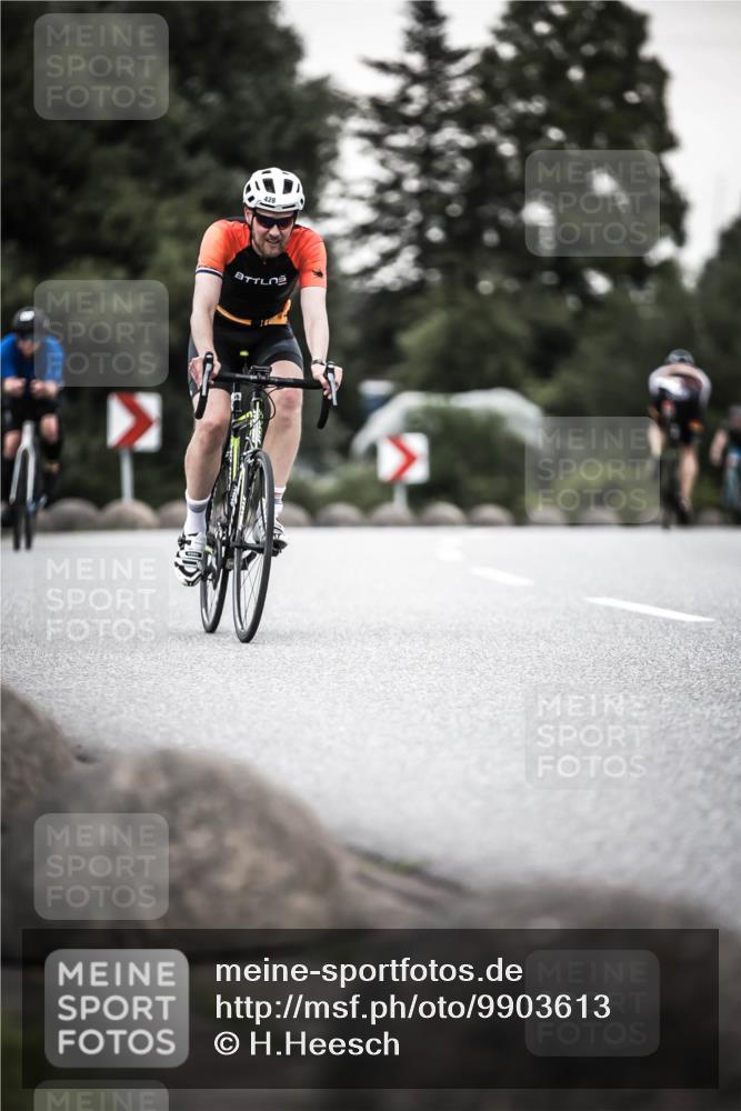 21.06.2026 - 29. Vierlanden-Triathlon H.Heesch http://msf.ph/oto/9903613 21.06.2026 10:17:48 Radfahren 3, 63, 428, 458, 471 meine-sportfotos.de
