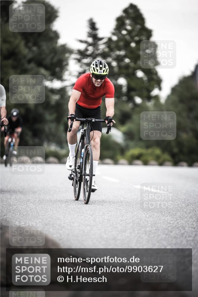 21.06.2026 - 29. Vierlanden-Triathlon H.Heesch http://msf.ph/oto/9903627 21.06.2026 10:17:32 Radfahren 77, 107, 116, 210, 211, 419, 445, 452 meine-sportfotos.de
