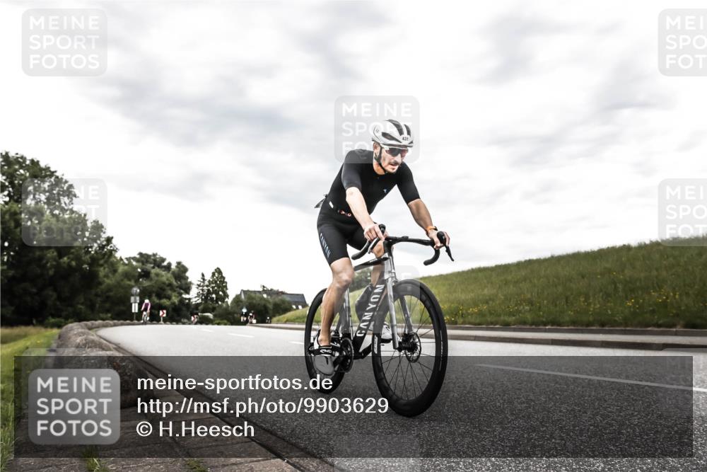 21.06.2026 - 29. Vierlanden-Triathlon H.Heesch http://msf.ph/oto/9903629 21.06.2026 10:13:21 Radfahren 126, 395, 431 meine-sportfotos.de
