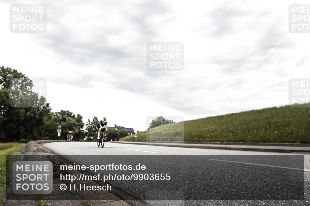 21.06.2026 - 29. Vierlanden-Triathlon H.Heesch http://msf.ph/oto/9903655 21.06.2026 10:13:28 Radfahren 9, 26, 75, 90, 276 meine-sportfotos.de