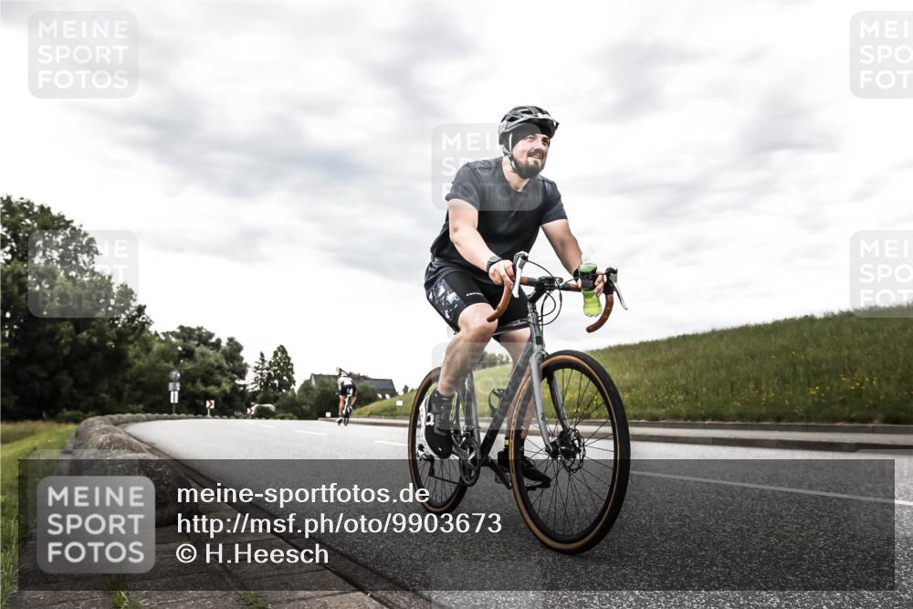 21.06.2026 - 29. Vierlanden-Triathlon H.Heesch http://msf.ph/oto/9903673 21.06.2026 10:13:58 Radfahren 330 meine-sportfotos.de