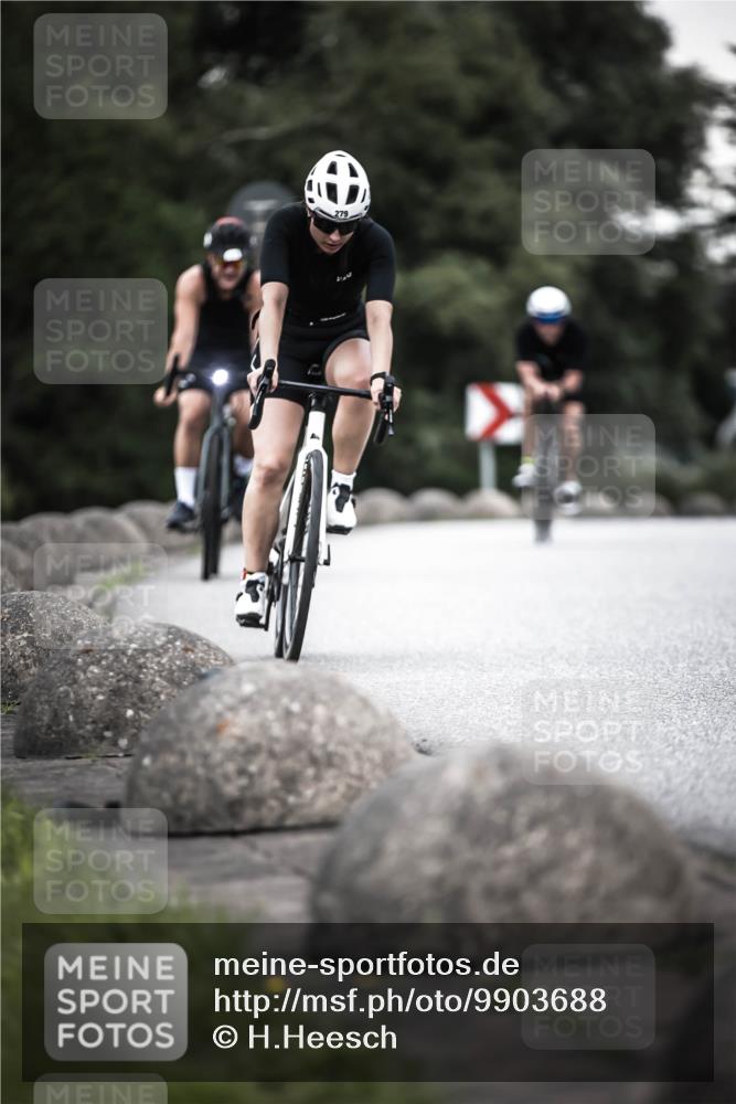 21.06.2026 - 29. Vierlanden-Triathlon H.Heesch http://msf.ph/oto/9903688 21.06.2026 10:18:15 Radfahren 105, 124, 279 meine-sportfotos.de