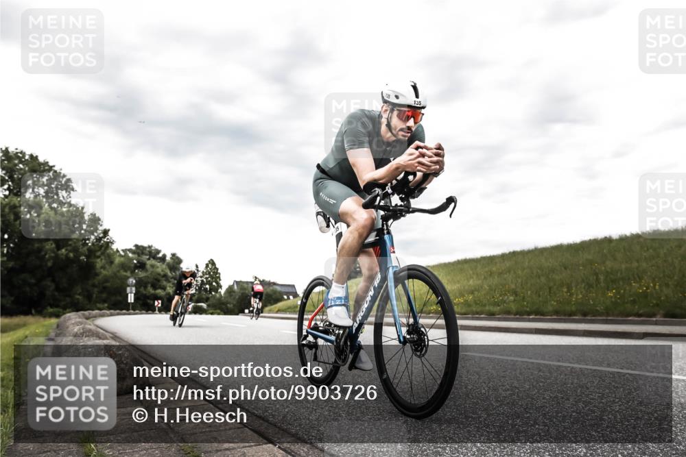 21.06.2026 - 29. Vierlanden-Triathlon H.Heesch http://msf.ph/oto/9903726 21.06.2026 10:14:59 Radfahren 71, 135, 200, 216 meine-sportfotos.de
