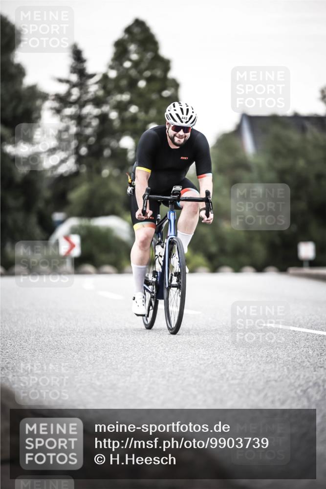 21.06.2026 - 29. Vierlanden-Triathlon H.Heesch http://msf.ph/oto/9903739 21.06.2026 10:18:37 Radfahren 442, 446 meine-sportfotos.de