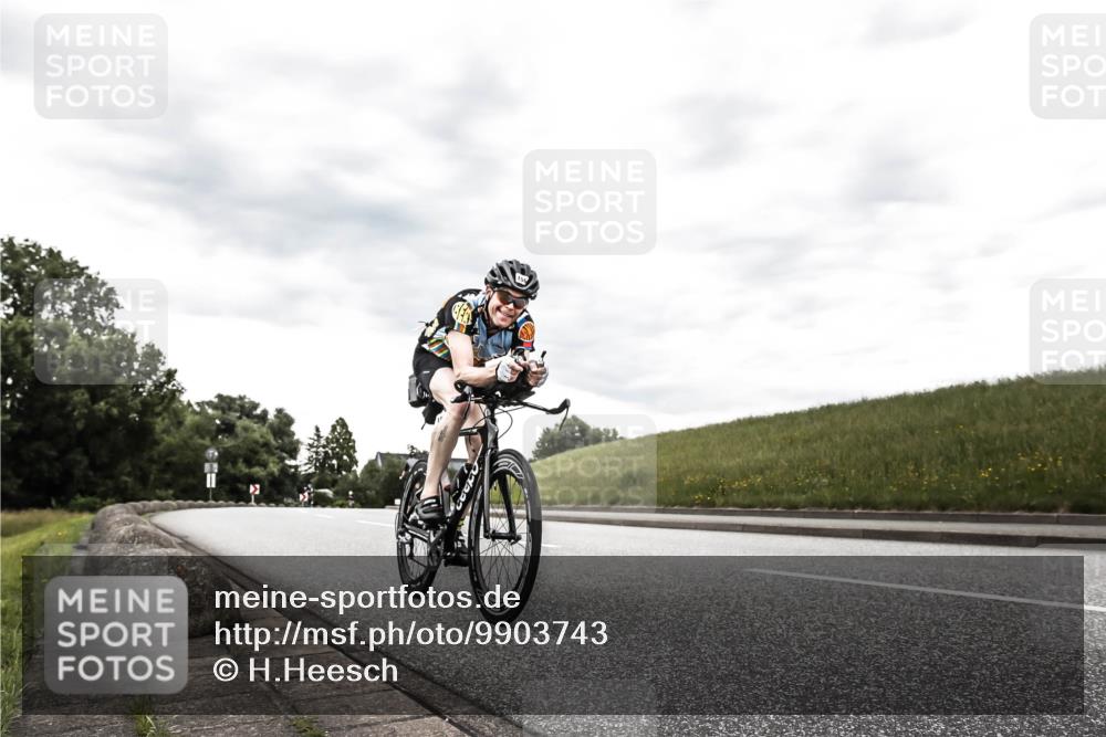 21.06.2026 - 29. Vierlanden-Triathlon H.Heesch http://msf.ph/oto/9903743 21.06.2026 10:15:11 Radfahren 23, 129, 156, 424 meine-sportfotos.de