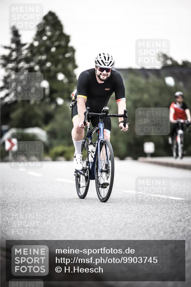 21.06.2026 - 29. Vierlanden-Triathlon H.Heesch http://msf.ph/oto/9903745 21.06.2026 10:18:37 Radfahren 442, 446 meine-sportfotos.de