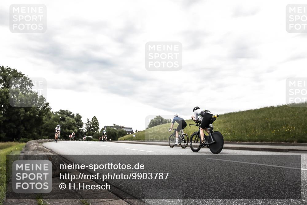 21.06.2026 - 29. Vierlanden-Triathlon H.Heesch http://msf.ph/oto/9903787 21.06.2026 10:15:39 Radfahren 98, 449, 467 meine-sportfotos.de