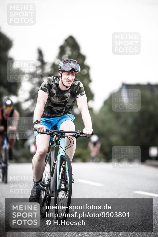 21.06.2026 - 29. Vierlanden-Triathlon H.Heesch http://msf.ph/oto/9903801 21.06.2026 10:17:57 Radfahren 3, 64, 422, 444, 474, 477 meine-sportfotos.de