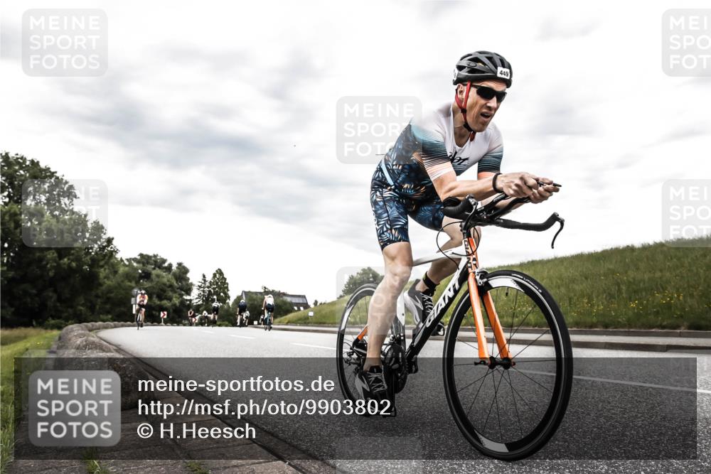 21.06.2026 - 29. Vierlanden-Triathlon H.Heesch http://msf.ph/oto/9903802 21.06.2026 10:15:41 Radfahren 231, 449, 467 meine-sportfotos.de