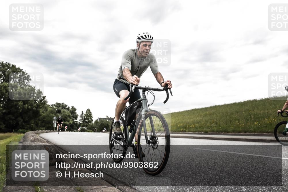 21.06.2026 - 29. Vierlanden-Triathlon H.Heesch http://msf.ph/oto/9903862 21.06.2026 10:17:34 Radfahren 77, 107, 116, 210, 211, 419, 445, 452 meine-sportfotos.de