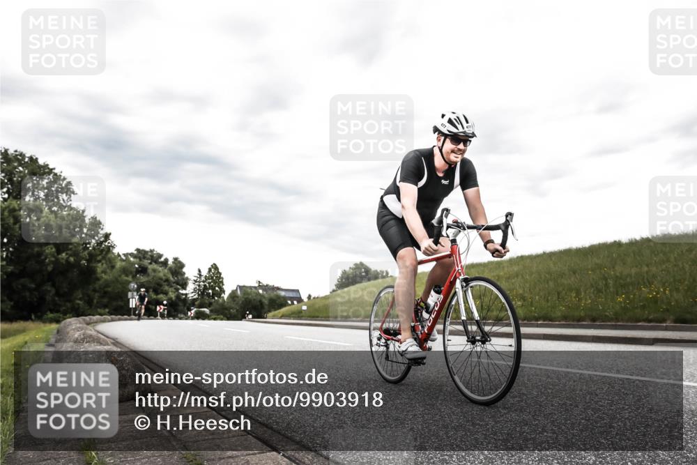 21.06.2026 - 29. Vierlanden-Triathlon H.Heesch http://msf.ph/oto/9903918 21.06.2026 10:18:05 Radfahren 64, 191, 439, 474, 477 meine-sportfotos.de