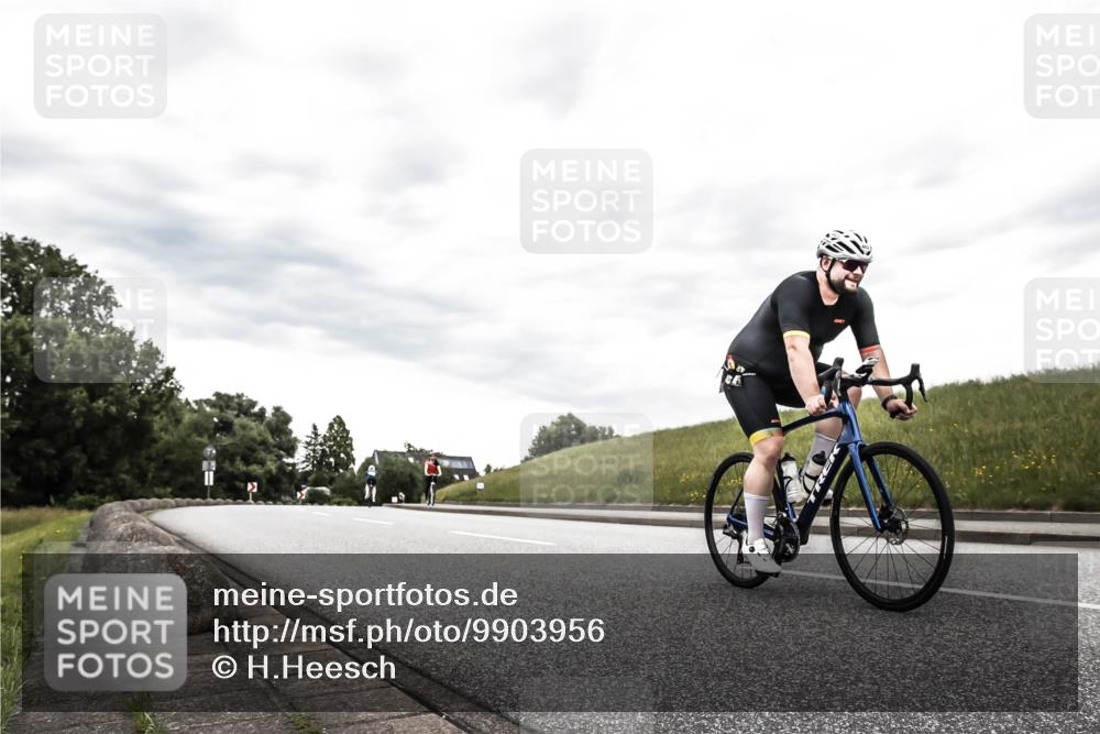 21.06.2026 - 29. Vierlanden-Triathlon H.Heesch http://msf.ph/oto/9903956 21.06.2026 10:18:38 Radfahren 442, 446 meine-sportfotos.de
