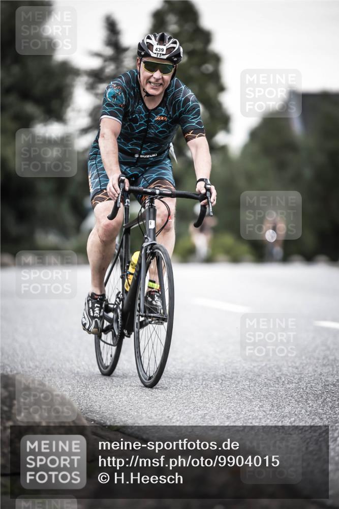 21.06.2026 - 29. Vierlanden-Triathlon H.Heesch http://msf.ph/oto/9904015 21.06.2026 10:18:08 Radfahren 191, 439, 477 meine-sportfotos.de