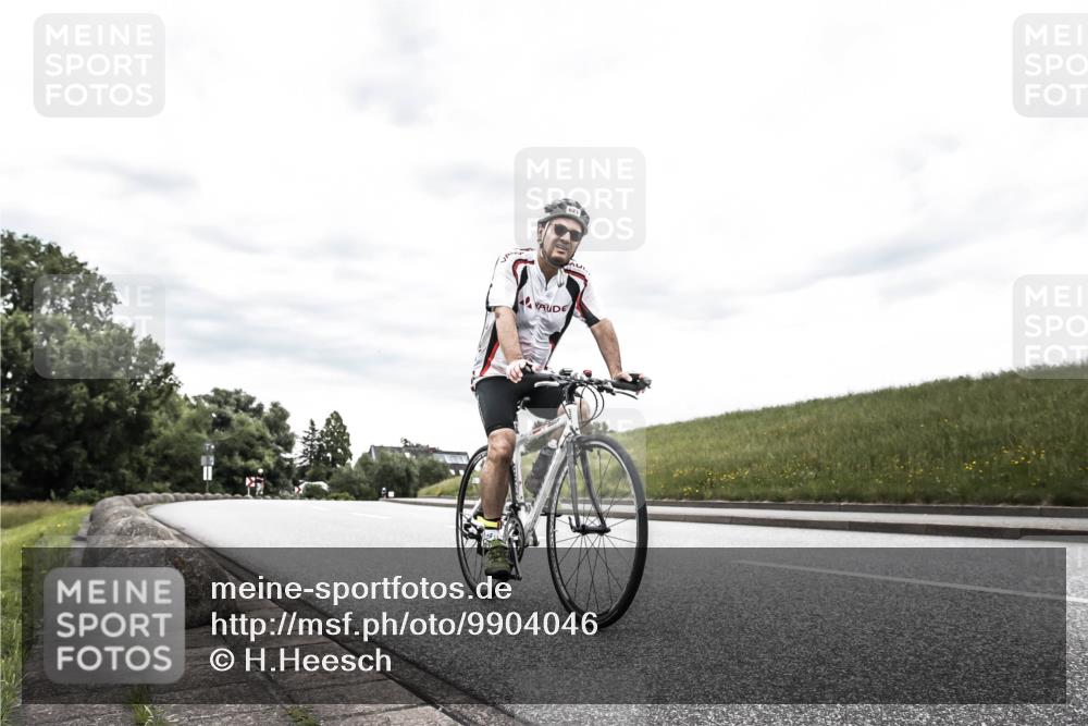 21.06.2026 - 29. Vierlanden-Triathlon H.Heesch http://msf.ph/oto/9904046 21.06.2026 10:23:47 Radfahren 12, 62, 202, 239, 288, 375, 402, 621 meine-sportfotos.de
