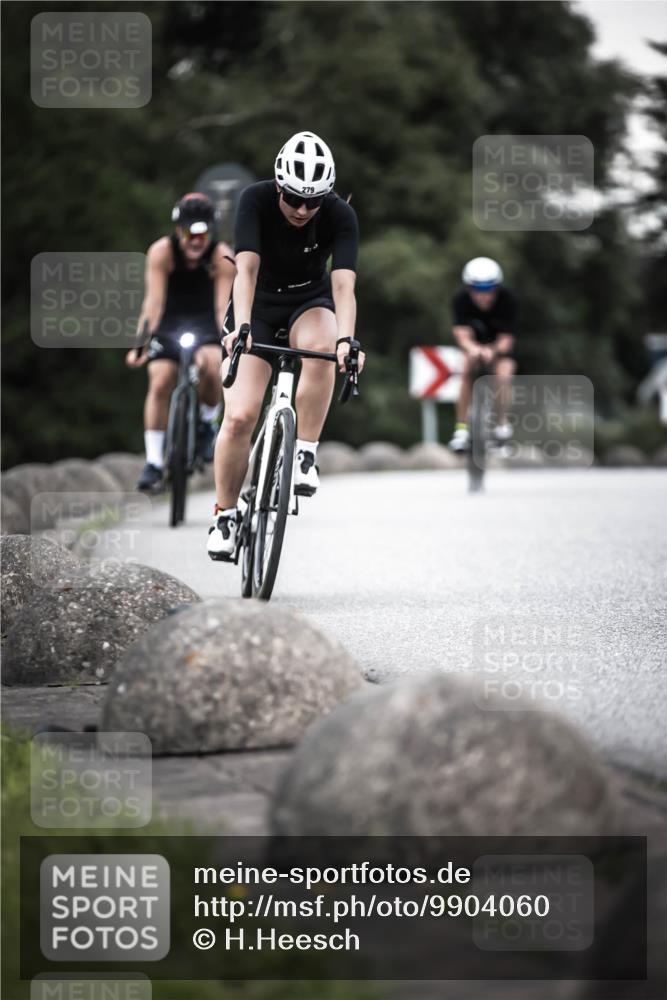 21.06.2026 - 29. Vierlanden-Triathlon H.Heesch http://msf.ph/oto/9904060 21.06.2026 10:18:15 Radfahren 105, 124, 279 meine-sportfotos.de
