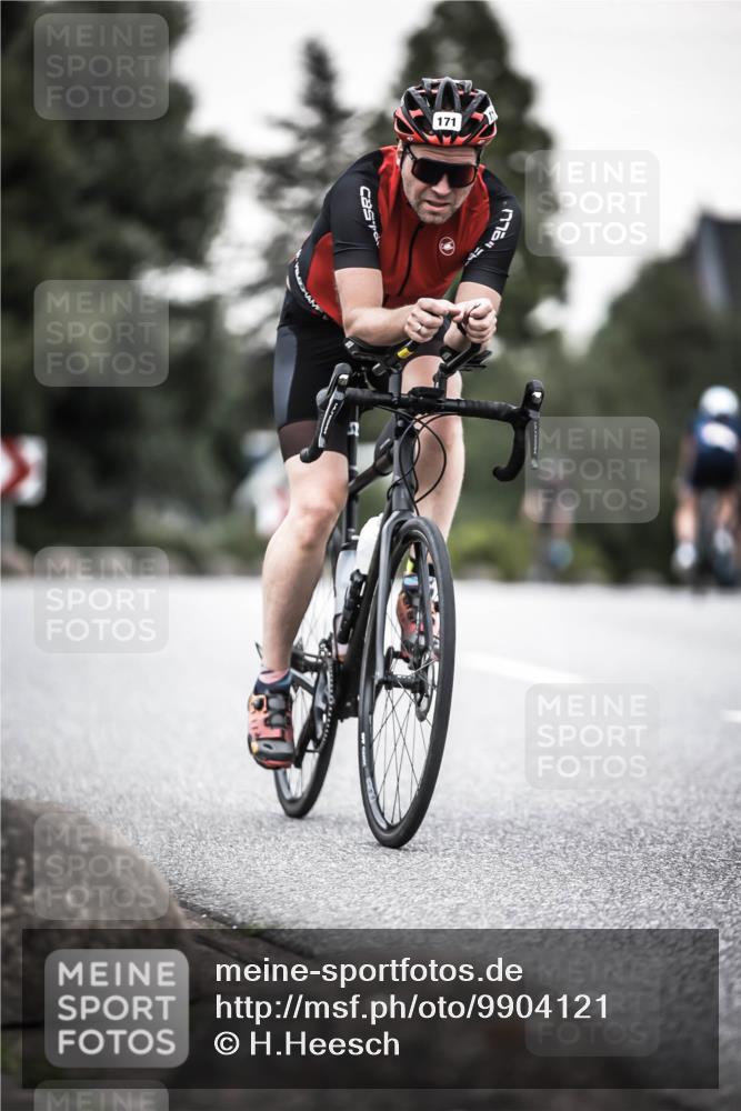 21.06.2026 - 29. Vierlanden-Triathlon H.Heesch http://msf.ph/oto/9904121 21.06.2026 10:19:29 Radfahren 171, 184, 242 meine-sportfotos.de