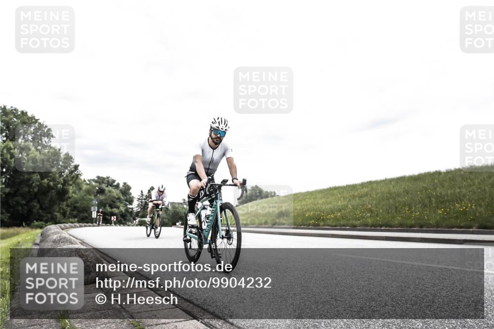 21.06.2026 - 29. Vierlanden-Triathlon H.Heesch http://msf.ph/oto/9904232 21.06.2026 10:25:43 Radfahren 6, 41, 63, 211, 369 meine-sportfotos.de