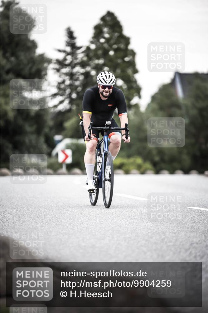 21.06.2026 - 29. Vierlanden-Triathlon H.Heesch http://msf.ph/oto/9904259 21.06.2026 10:18:37 Radfahren 442, 446 meine-sportfotos.de