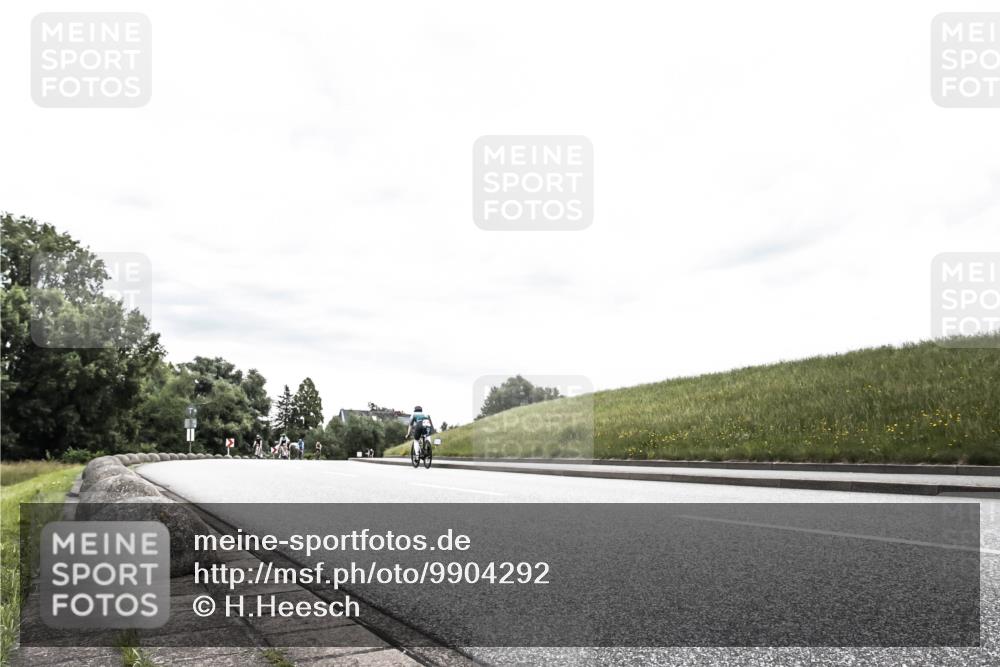 21.06.2026 - 29. Vierlanden-Triathlon H.Heesch http://msf.ph/oto/9904292 21.06.2026 10:25:55 Radfahren 114, 380, 382 meine-sportfotos.de