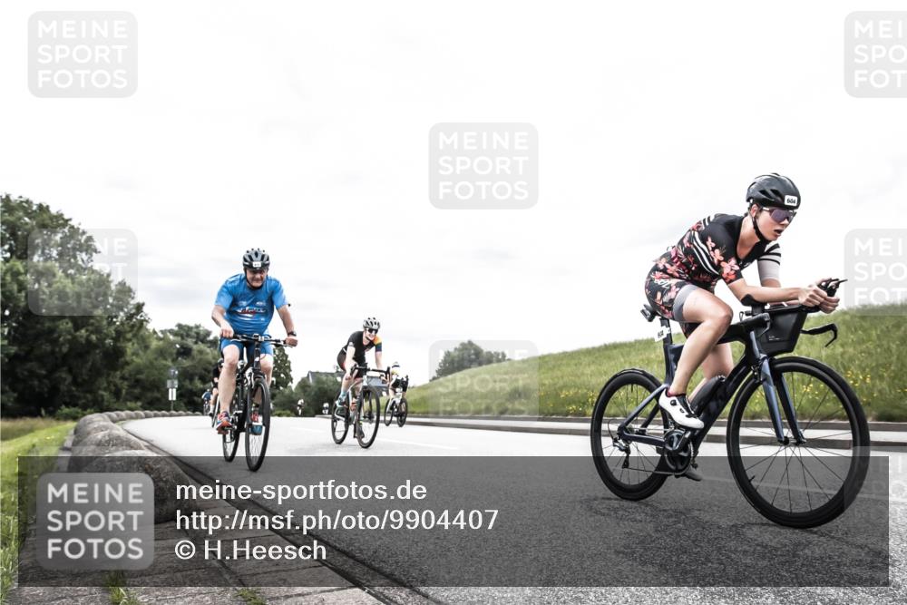 21.06.2026 - 29. Vierlanden-Triathlon H.Heesch http://msf.ph/oto/9904407 21.06.2026 10:26:04 Radfahren 8, 136, 311, 383, 384, 415, 536, 587, 591, 604, 1355 meine-sportfotos.de