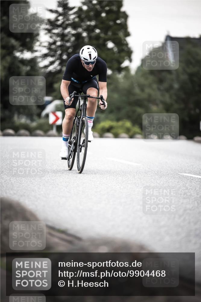 21.06.2026 - 29. Vierlanden-Triathlon H.Heesch http://msf.ph/oto/9904468 21.06.2026 10:20:08 Radfahren 15, 16, 22, 113, 244, 412 meine-sportfotos.de