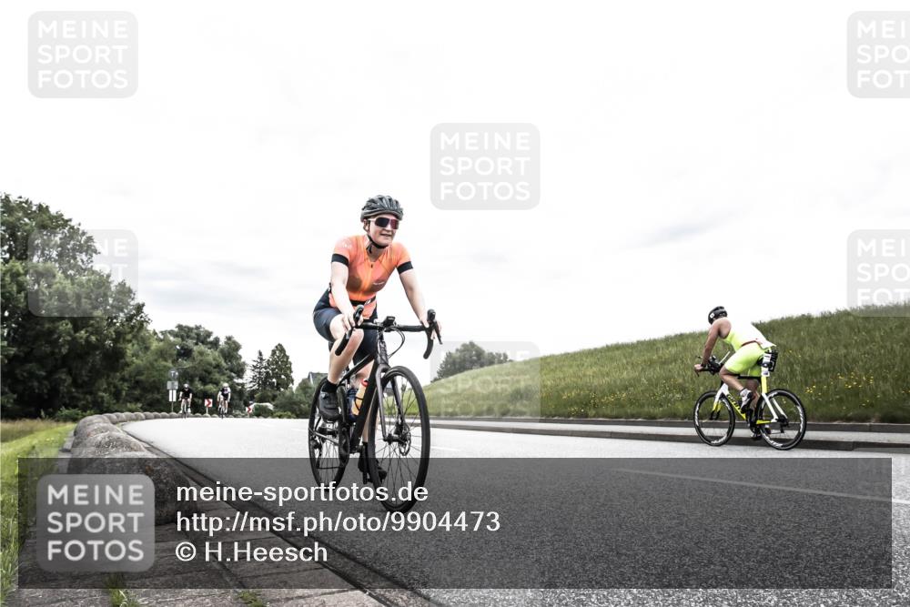 21.06.2026 - 29. Vierlanden-Triathlon H.Heesch http://msf.ph/oto/9904473 21.06.2026 10:26:34 Radfahren 46, 328, 353, 374, 488 meine-sportfotos.de