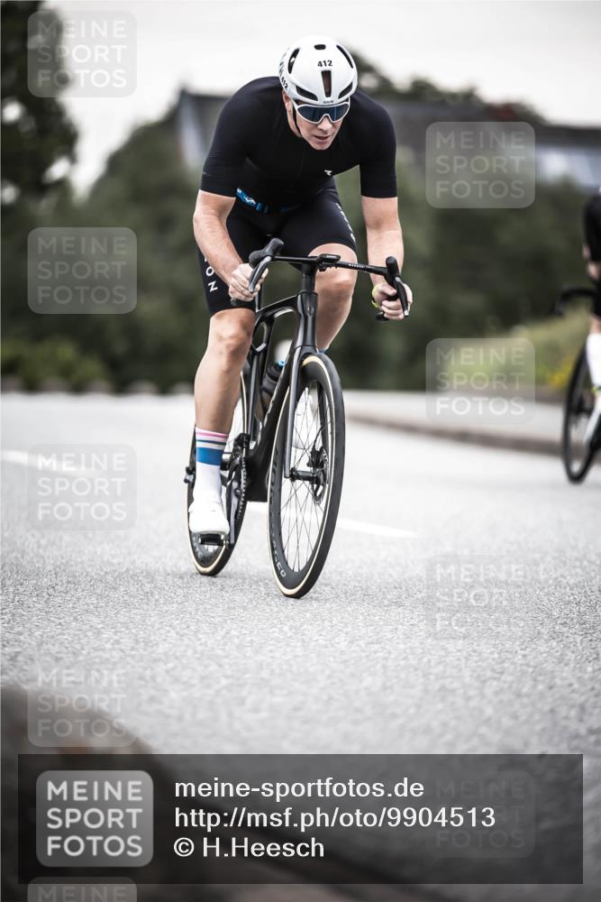 21.06.2026 - 29. Vierlanden-Triathlon H.Heesch http://msf.ph/oto/9904513 21.06.2026 10:20:08 Radfahren 15, 16, 22, 113, 244, 412 meine-sportfotos.de