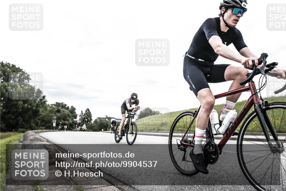 21.06.2026 - 29. Vierlanden-Triathlon H.Heesch http://msf.ph/oto/9904537 21.06.2026 10:27:05 Radfahren 43, 45, 64, 108, 128, 600, 624 meine-sportfotos.de