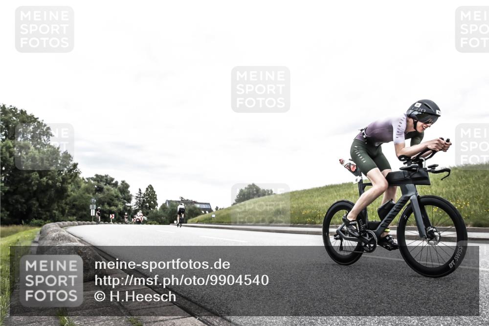 21.06.2026 - 29. Vierlanden-Triathlon H.Heesch http://msf.ph/oto/9904540 21.06.2026 10:27:05 Radfahren 43, 45, 64, 108, 128, 600, 624 meine-sportfotos.de