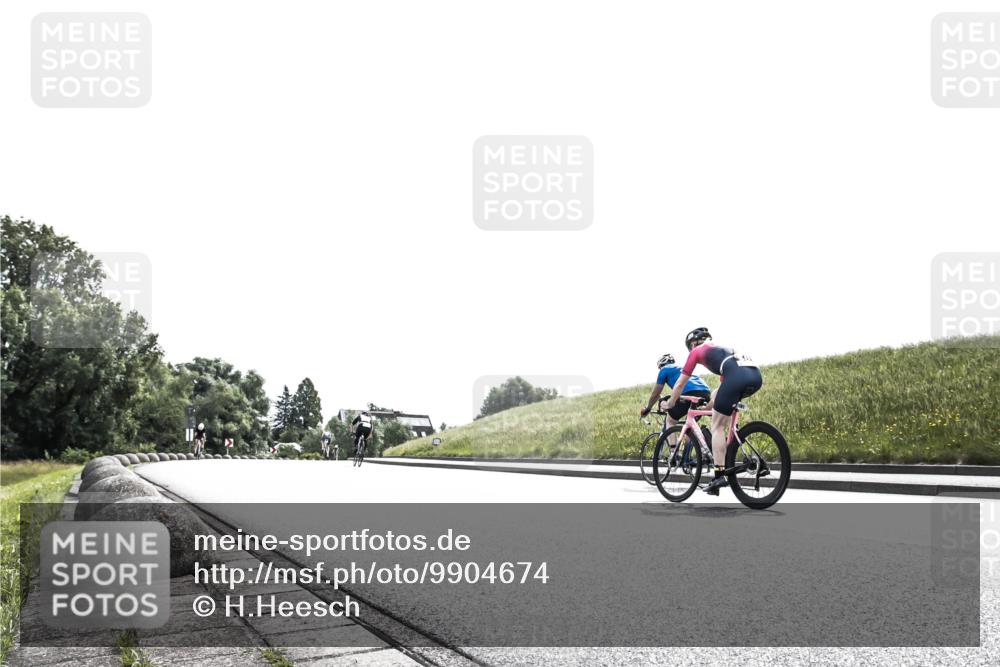 21.06.2026 - 29. Vierlanden-Triathlon H.Heesch http://msf.ph/oto/9904674 21.06.2026 10:57:02 Radfahren 58, 145, 328, 368, 374, 384, 391, 486, 488, 517, 535, 575, 585, 616 meine-sportfotos.de