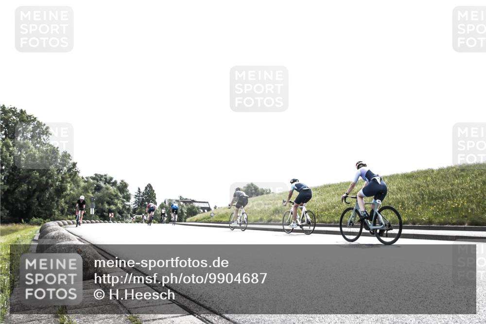 21.06.2026 - 29. Vierlanden-Triathlon H.Heesch http://msf.ph/oto/9904687 21.06.2026 10:57:04 Radfahren 58, 145, 255, 328, 368, 374, 391, 488, 514, 517, 585 meine-sportfotos.de