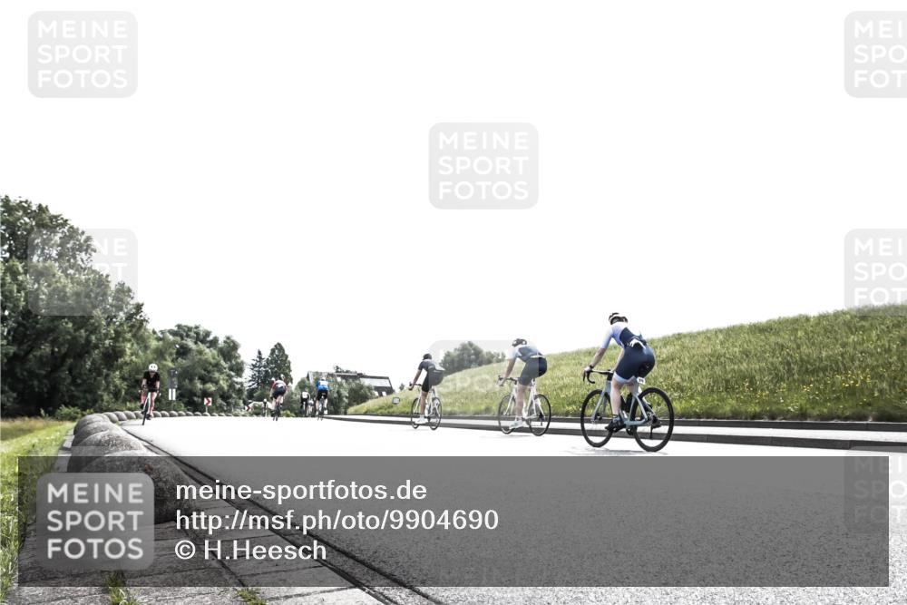 21.06.2026 - 29. Vierlanden-Triathlon H.Heesch http://msf.ph/oto/9904690 21.06.2026 10:57:04 Radfahren 58, 145, 255, 328, 368, 374, 391, 488, 514, 517, 585 meine-sportfotos.de