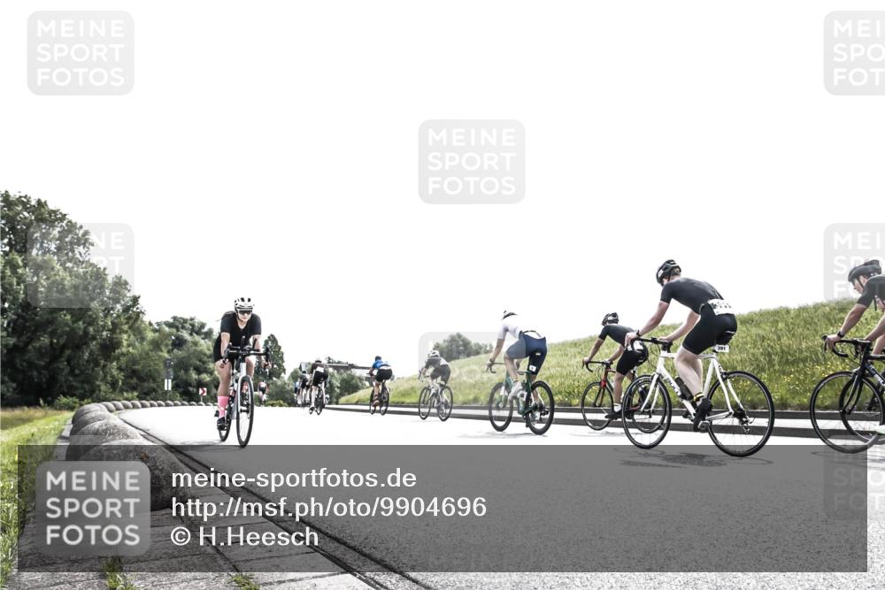 21.06.2026 - 29. Vierlanden-Triathlon H.Heesch http://msf.ph/oto/9904696 21.06.2026 10:57:06 Radfahren 145, 255, 514, 585 meine-sportfotos.de