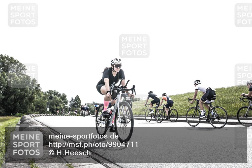 21.06.2026 - 29. Vierlanden-Triathlon H.Heesch http://msf.ph/oto/9904711 21.06.2026 10:57:07 Radfahren 145, 255, 514, 585 meine-sportfotos.de