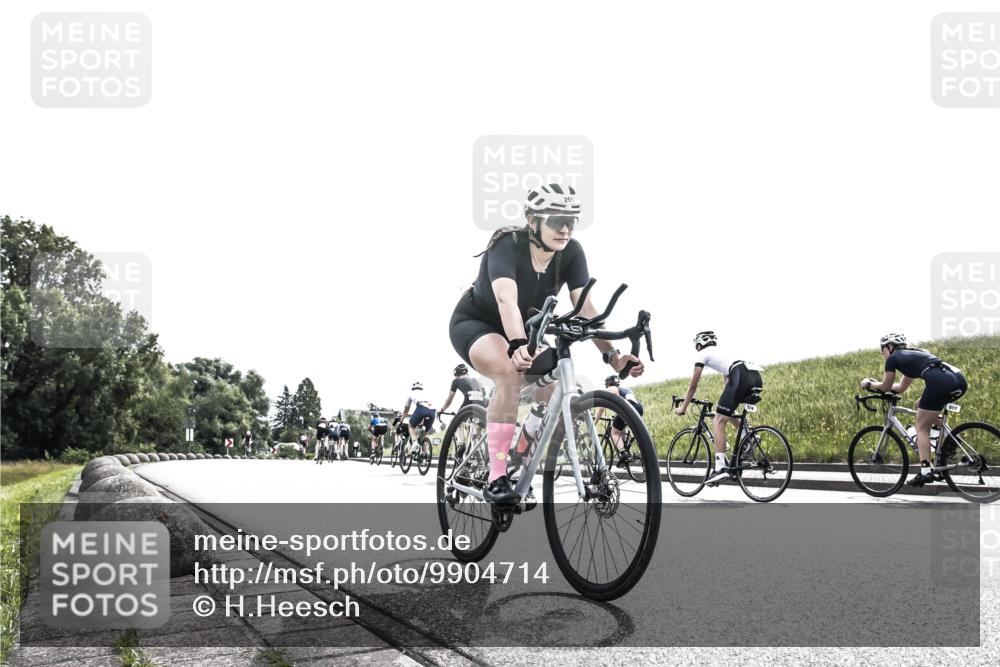 21.06.2026 - 29. Vierlanden-Triathlon H.Heesch http://msf.ph/oto/9904714 21.06.2026 10:57:07 Radfahren 145, 255, 514, 585 meine-sportfotos.de