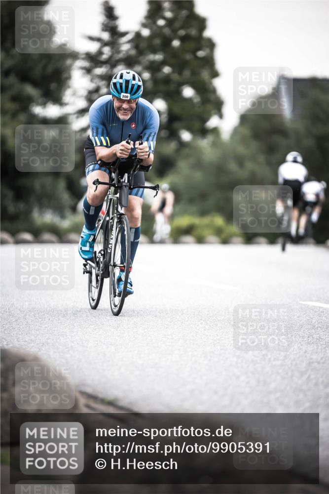 21.06.2026 - 29. Vierlanden-Triathlon H.Heesch http://msf.ph/oto/9905391 21.06.2026 10:23:58 Radfahren 200, 293, 496, 584 meine-sportfotos.de
