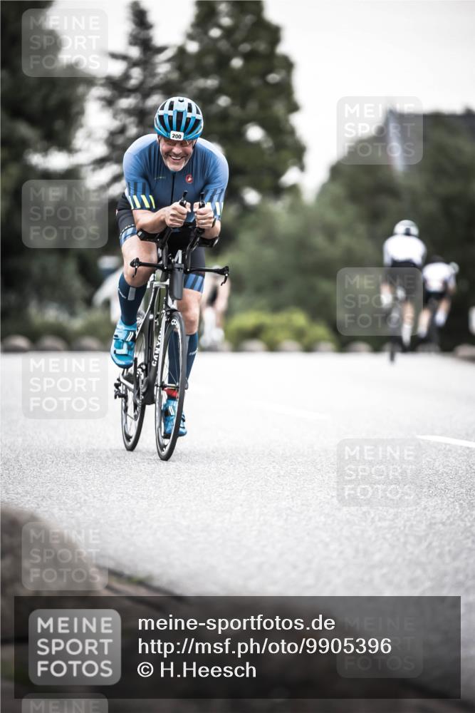 21.06.2026 - 29. Vierlanden-Triathlon H.Heesch http://msf.ph/oto/9905396 21.06.2026 10:23:59 Radfahren 200, 293, 496, 584 meine-sportfotos.de