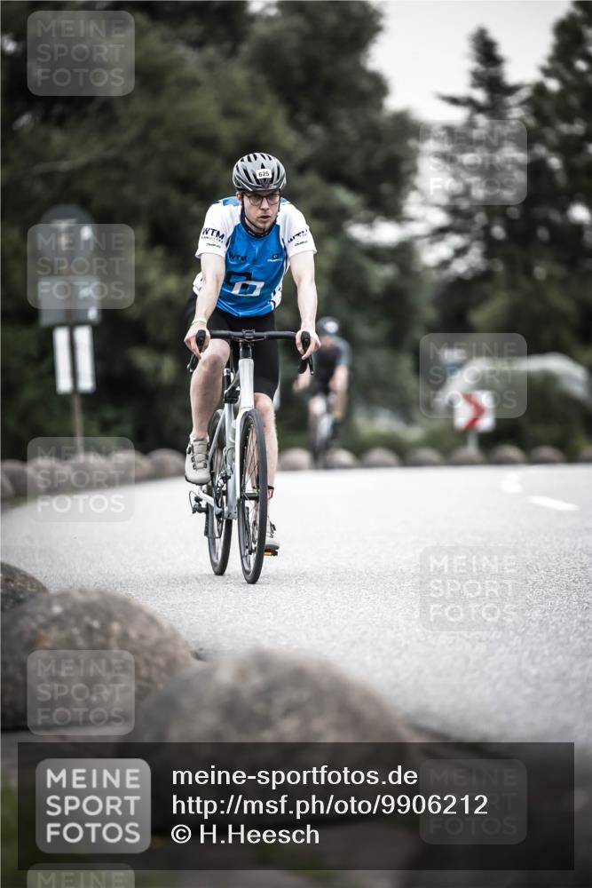 21.06.2026 - 29. Vierlanden-Triathlon H.Heesch http://msf.ph/oto/9906212 21.06.2026 10:24:35 Radfahren 71, 94, 207, 370, 552, 622, 625 meine-sportfotos.de