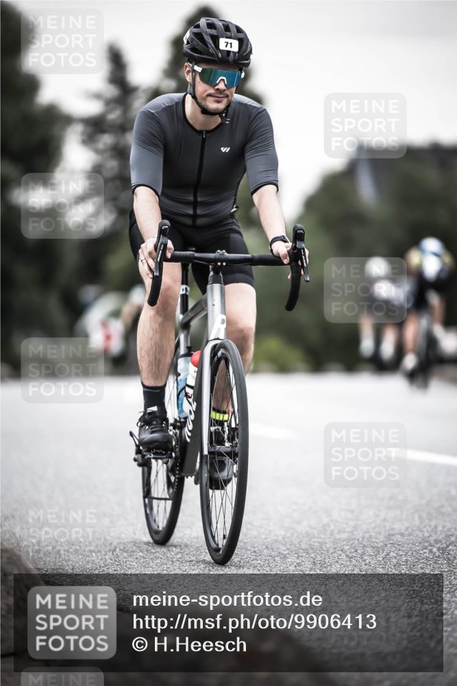 21.06.2026 - 29. Vierlanden-Triathlon H.Heesch http://msf.ph/oto/9906413 21.06.2026 10:24:40 Radfahren 71, 207, 509, 562 meine-sportfotos.de