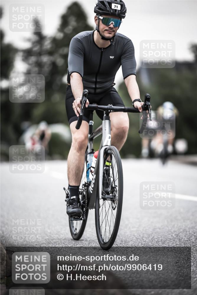 21.06.2026 - 29. Vierlanden-Triathlon H.Heesch http://msf.ph/oto/9906419 21.06.2026 10:24:40 Radfahren 71, 207, 509, 562 meine-sportfotos.de