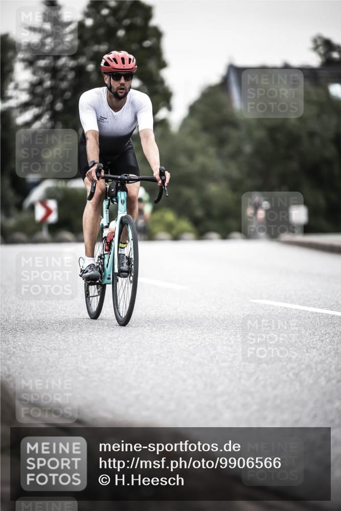 21.06.2026 - 29. Vierlanden-Triathlon H.Heesch http://msf.ph/oto/9906566 21.06.2026 10:24:56 Radfahren 33, 253, 480, 577 meine-sportfotos.de