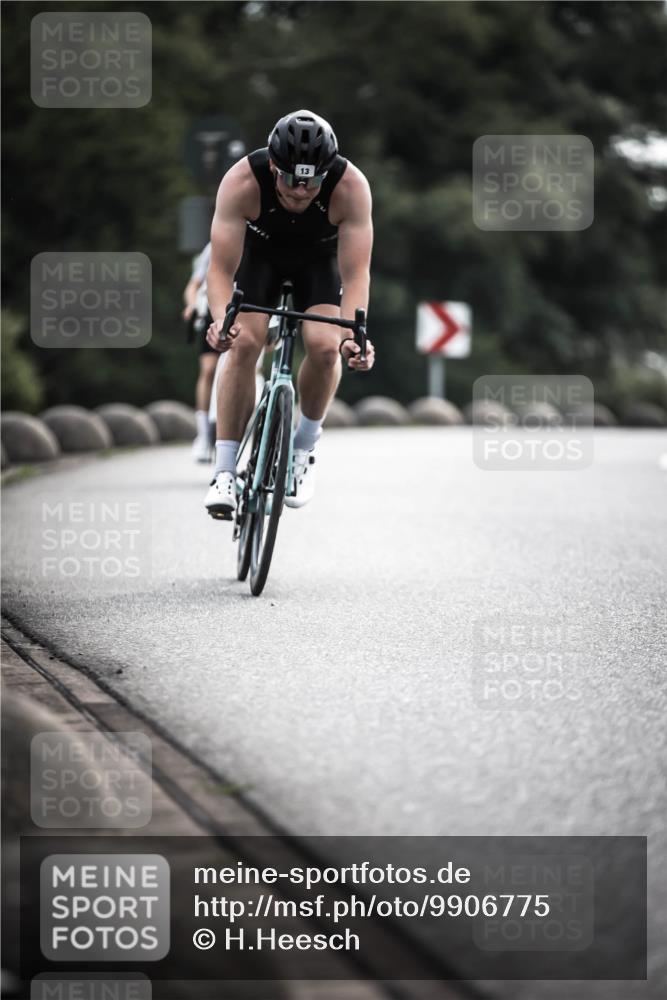 21.06.2026 - 29. Vierlanden-Triathlon H.Heesch http://msf.ph/oto/9906775 21.06.2026 09:21:09 Radfahren 7, 13, 88, 257 meine-sportfotos.de