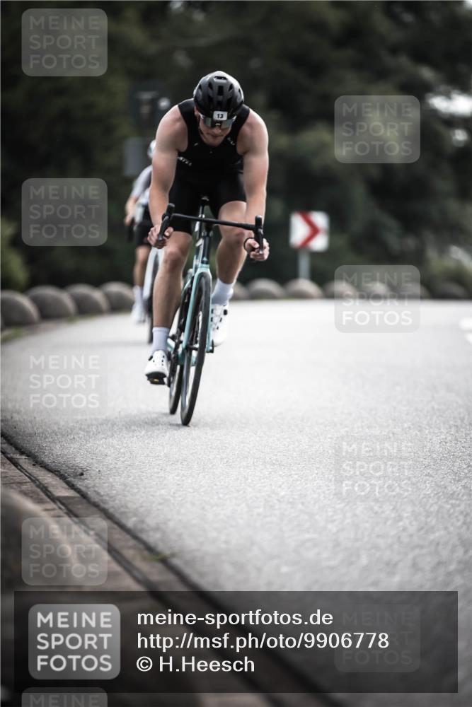 21.06.2026 - 29. Vierlanden-Triathlon H.Heesch http://msf.ph/oto/9906778 21.06.2026 09:21:09 Radfahren 7, 13, 88, 257 meine-sportfotos.de